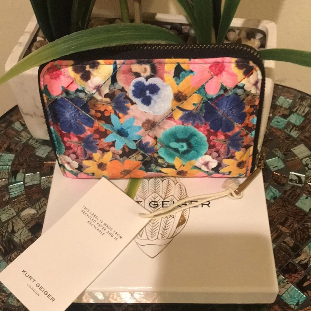 KURT GEIGER Small Zip Around Wallet Nylon Floral OPEN MISCELLANEOUS - Picture 4 of 17